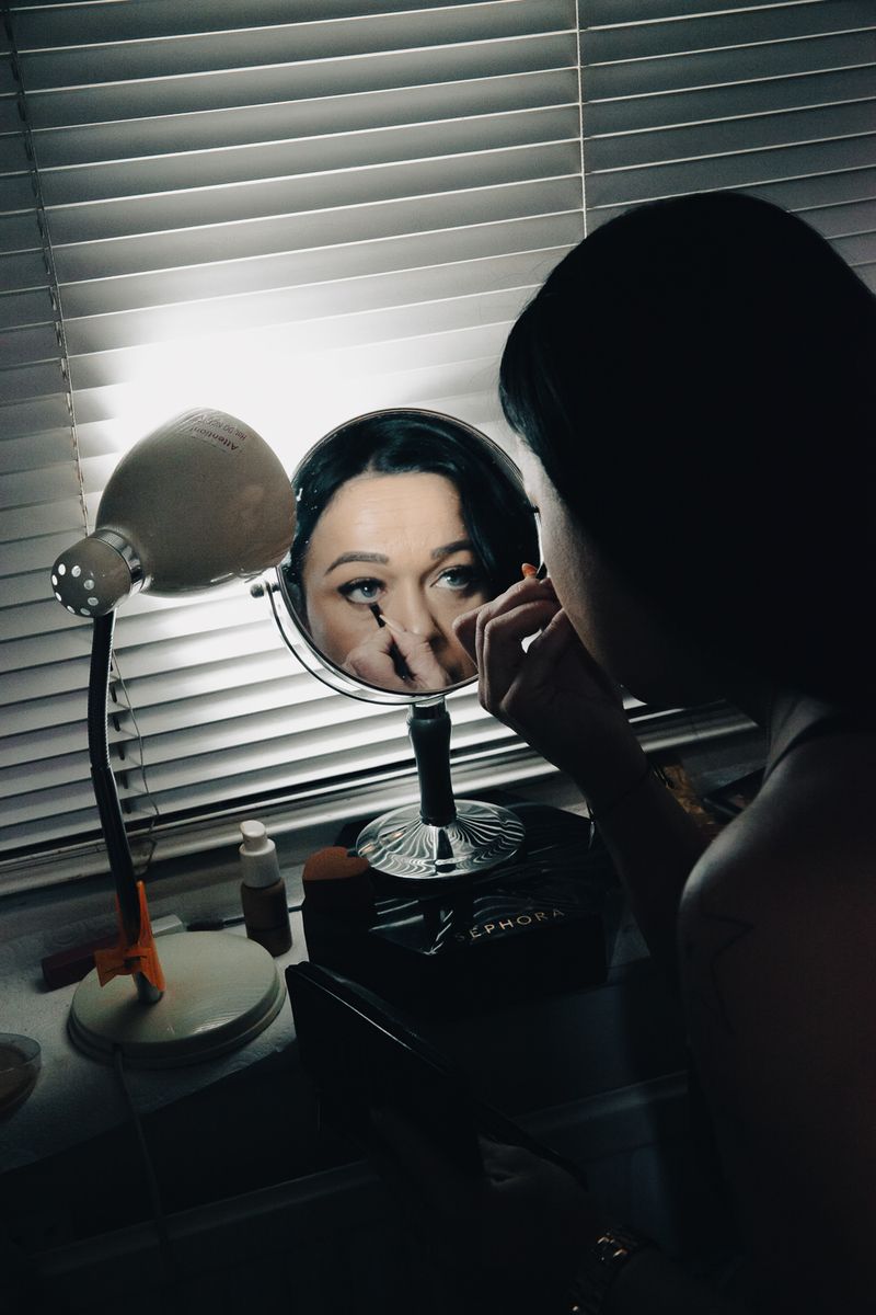 © Sarah Chandy - 05:15 Self care time, which always has a full make-up routine.