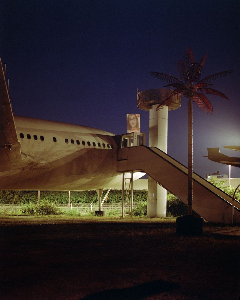 © Giovanni Troilo - This old airplane, parked close to the Ring of Charleroi, houses a discoteque.