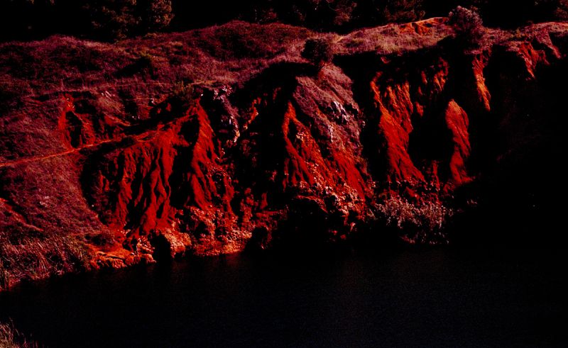 © Marie Hervé & Elsa Martinez - Image from the SAND OF NOISES - The sea : flat   the earth : flat photography project