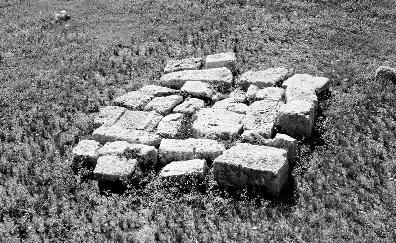 © Marie Hervé & Elsa Martinez - Image from the SAND OF NOISES - The sea : flat   the earth : flat photography project