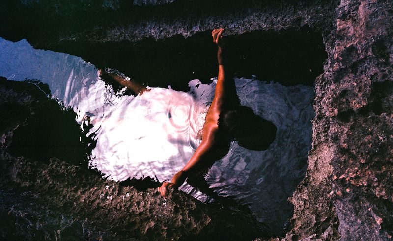 © Marie Hervé & Elsa Martinez - Image from the SAND OF NOISES - The sea : flat   the earth : flat photography project