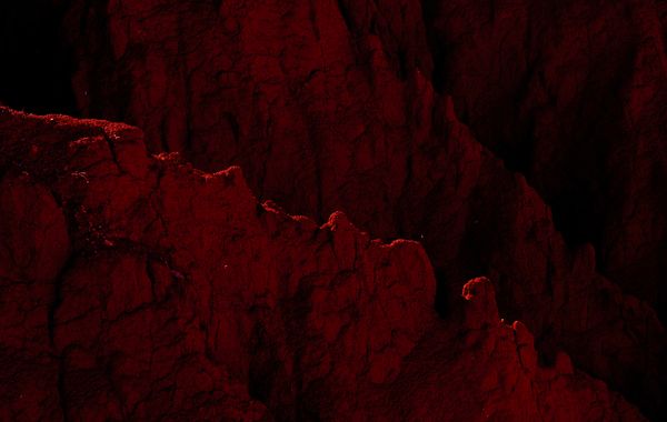 © Marie Hervé & Elsa Martinez - Image from the SAND OF NOISES - The sea : flat   the earth : flat photography project