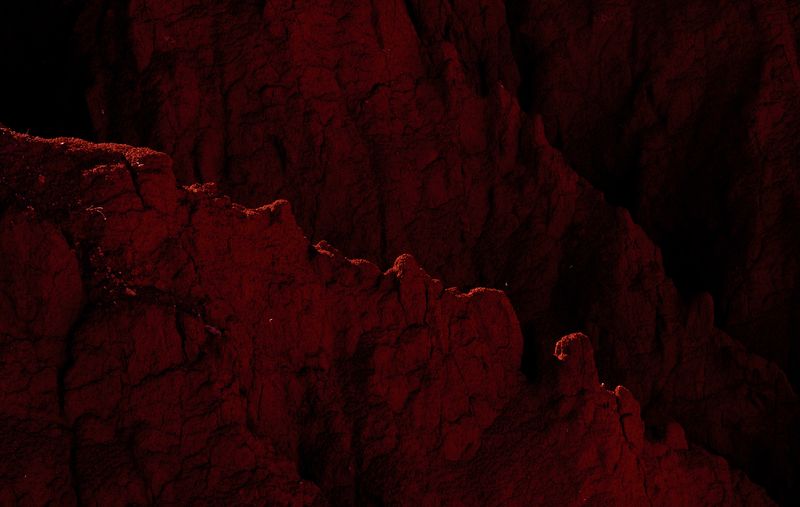 © Marie Hervé & Elsa Martinez - Image from the SAND OF NOISES - The sea : flat   the earth : flat photography project