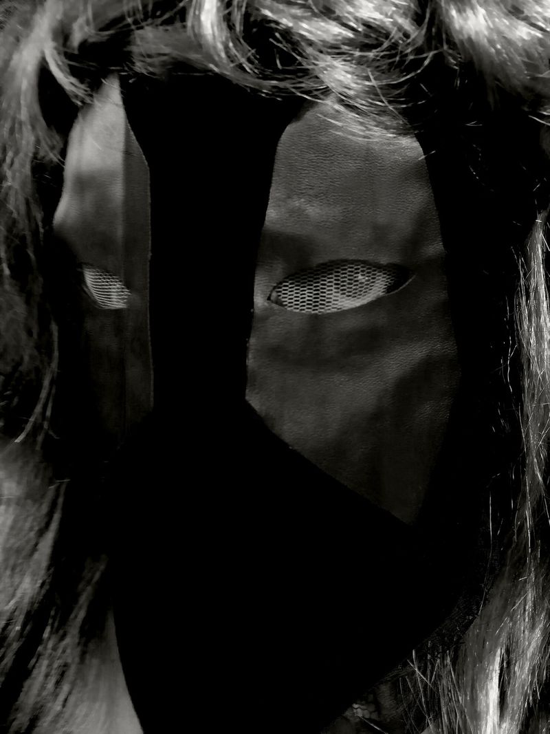© Pelly Mandreka - Denizen of Sublimated Area donning the invisible materialization mask