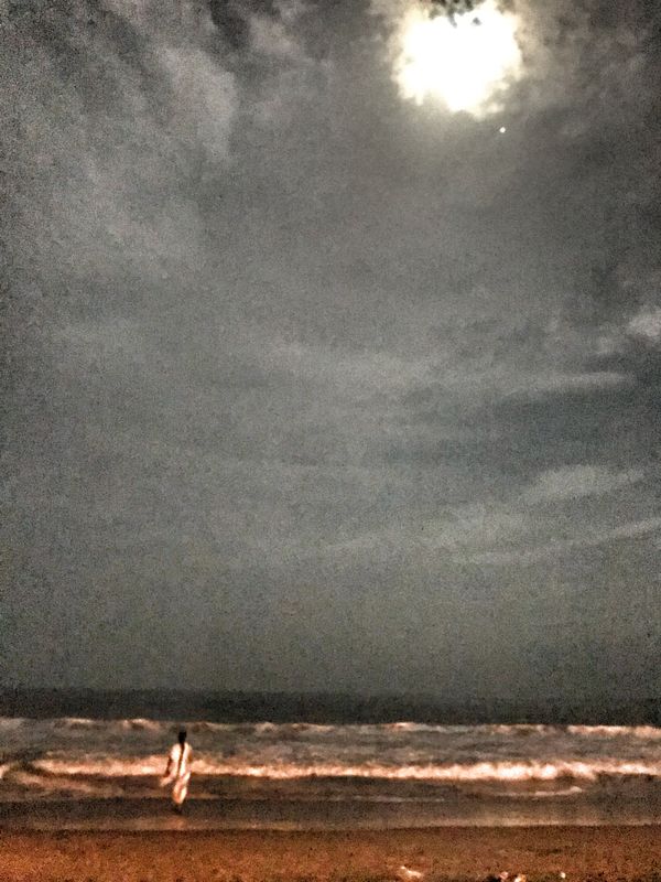 © Iffat Nawaz - The woman who walked into the bay one full moon. Pondicherry, India