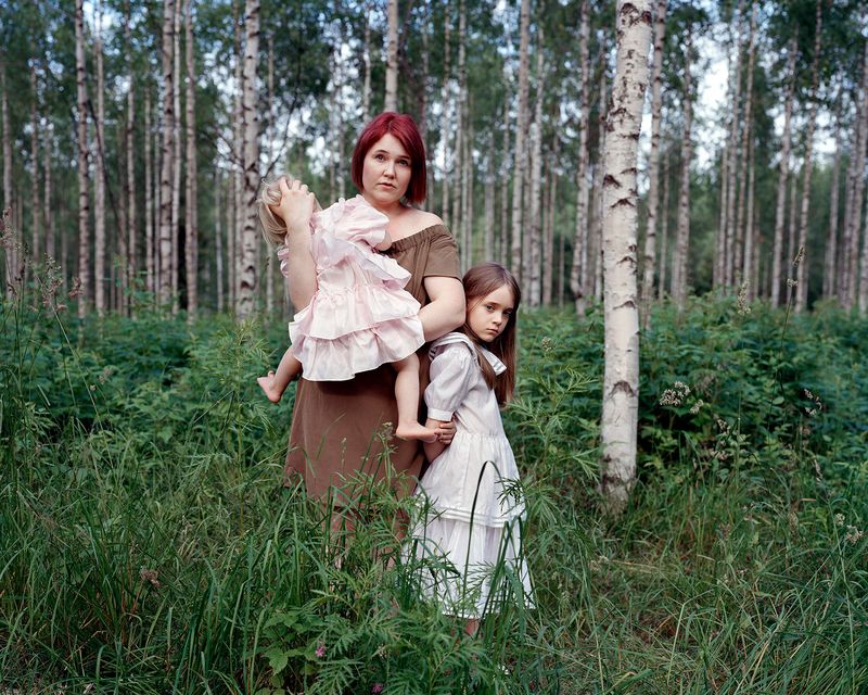 © Erica Nyholm - Ina with her Mother and Sister, 2017, Pigment ink print on dipond, Framed, 80 x 100 cm, Ed. 6 + 2 AP