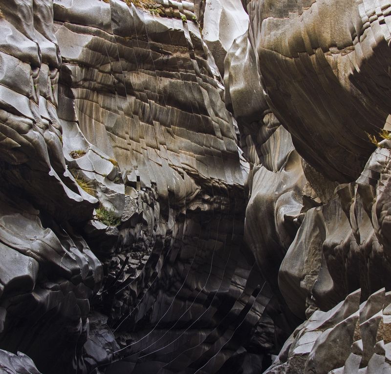 © Emilio Fuentes Traverso - Image from the Neotectónica photography project