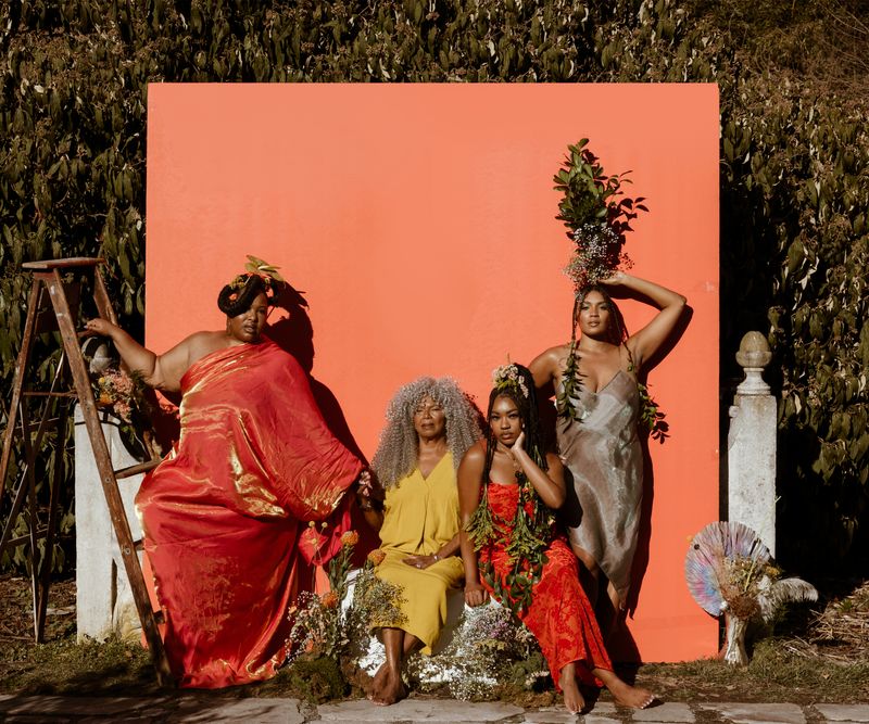 © shakira hunt - Soft Petals