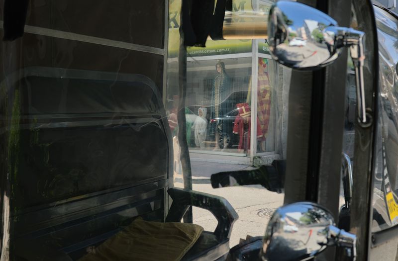 © Derek Ronald - Image from the The Oscillation photography project