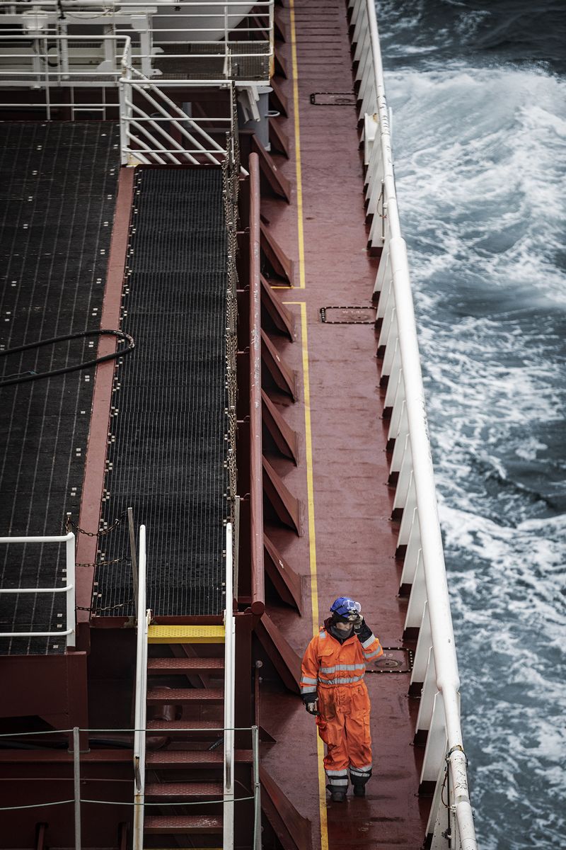 © Nina Varumo - Deck Cadet Matilda and the crew are cleaning the tanks on oil tank Fure West before picking up the next cargo.