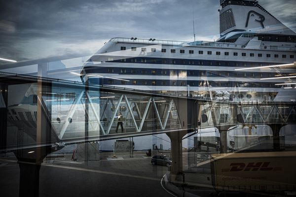 © Nina Varumo - Headwaiter and bar chef Anne-Sophie on her way back to the cruise ship after sorting some errand on land.