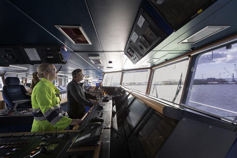 © Nina Varumo - Chief officer Ina is assisting the captain on departure.