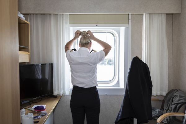 © Nina Varumo - Image from the Women at Sea - breaking waves photography project