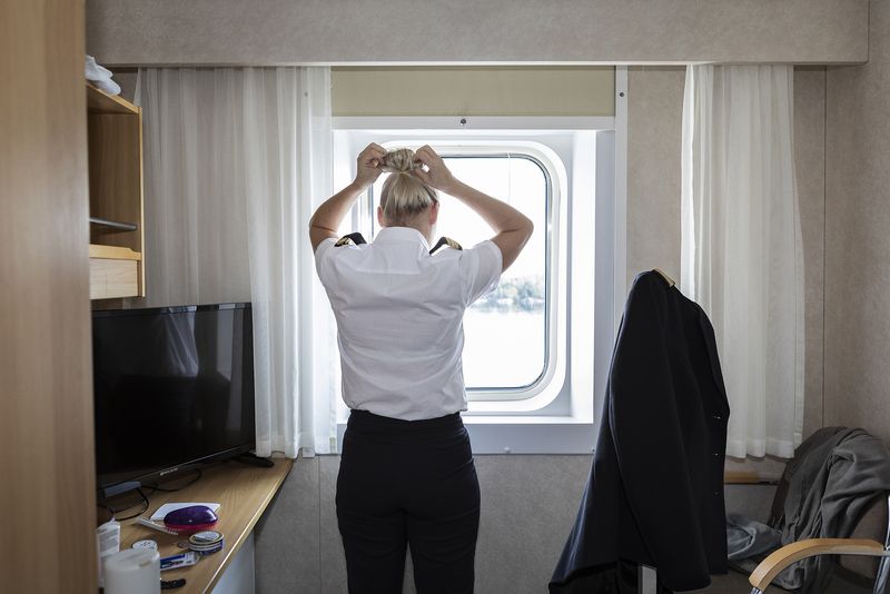 © Nina Varumo - Image from the Women at Sea - breaking waves photography project