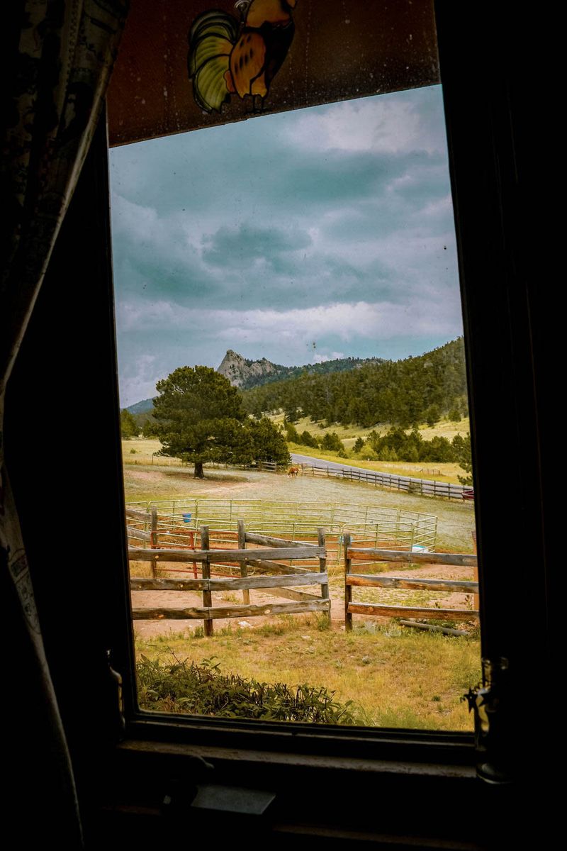 © Anna Droddy - Image from the Barn Sour photography project