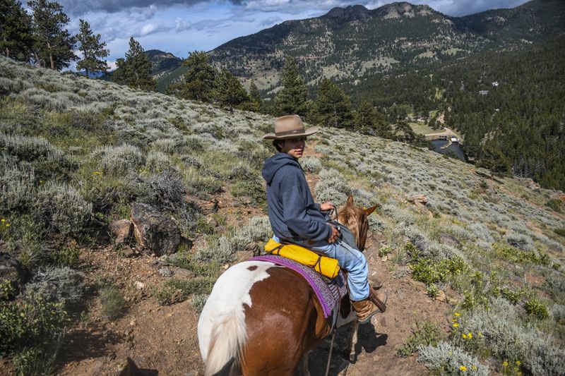 © Anna Droddy - Image from the Barn Sour photography project