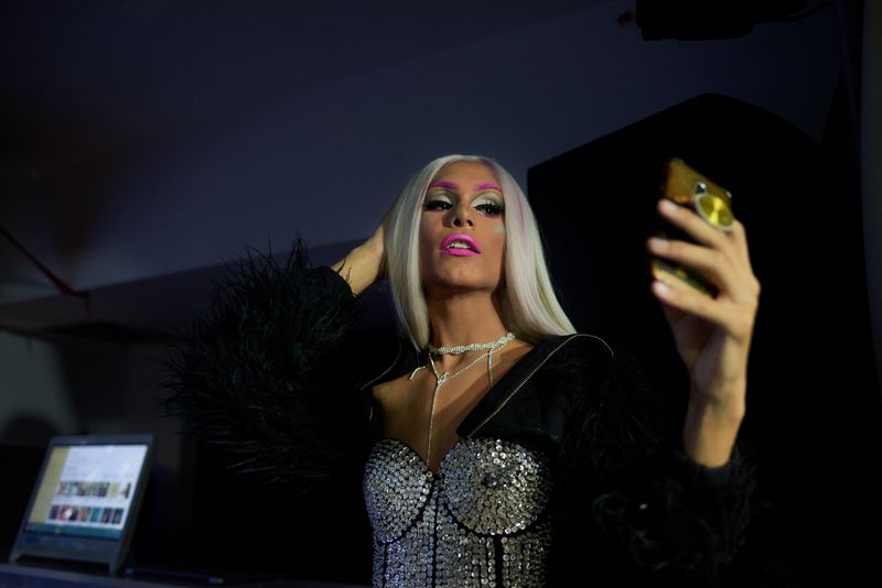 © Lexi Parra - Shayna de Lunar taking a selfie during the break between acts.