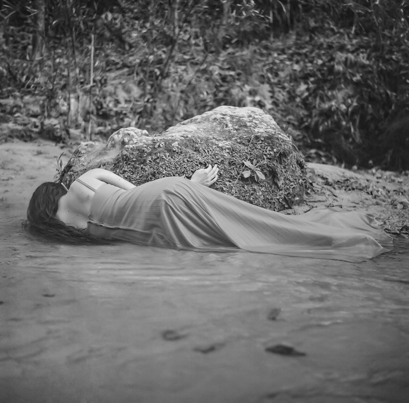 © Amanda Casey Ray - Image from the Belle Mélancolie photography project