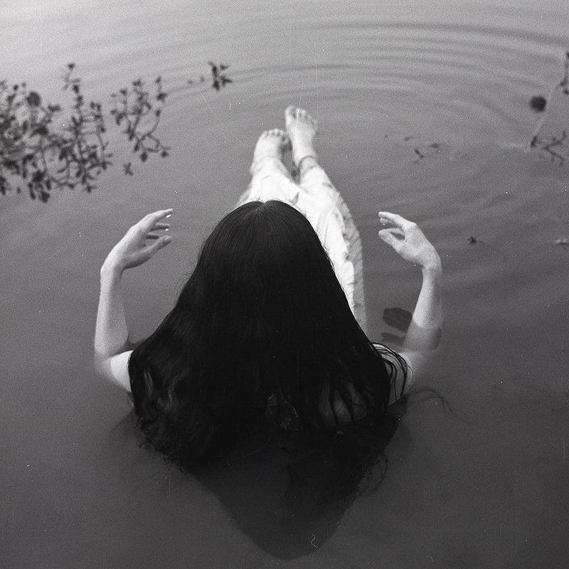 © Amanda Casey Ray - Image from the Belle Mélancolie photography project