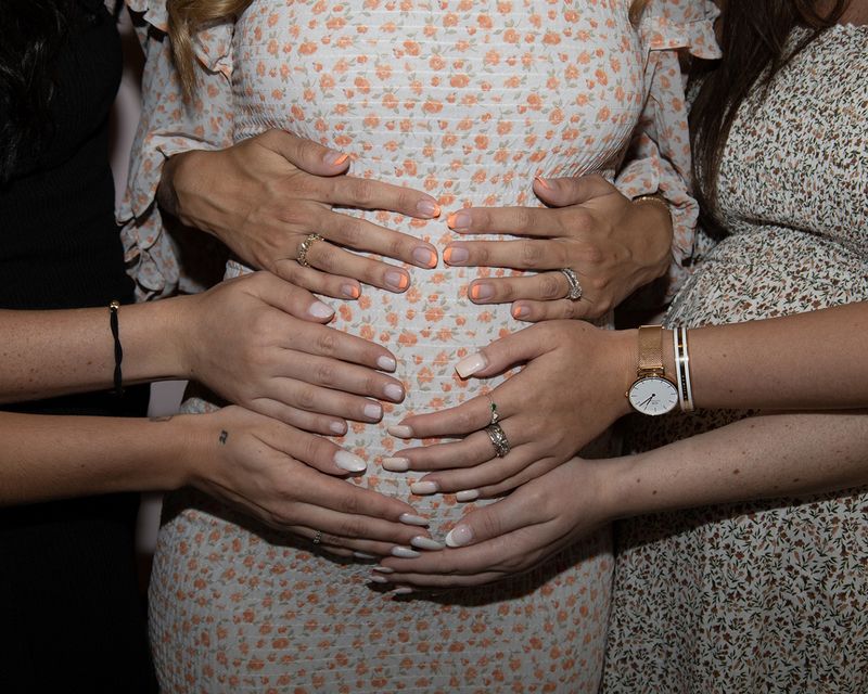 © Andrea Sarcos - Women in my family holding a cousin's pregnant belly. Florida, USA, 2022.