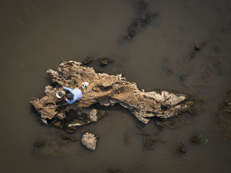 © Jorge Saenz - A man Fishes at Paraguay river during Covid Pandemic in Mariano Roque Alonso, Paraguay, July 10, 2020.(AP Photo/Jorge Saenz)