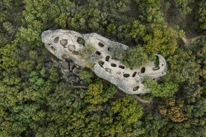 Between Ruins and Sacred Stones