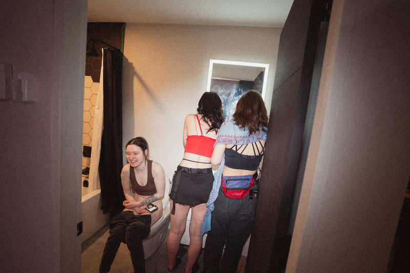 © Bobbi Barbarich - Image from the At Arm's Length photography project