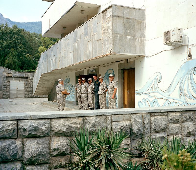 © Michal Solarski - Biefing. Security guards during the meeting outside the main building of Foros sanatorium in Crimea. August 2016, Crimea.
