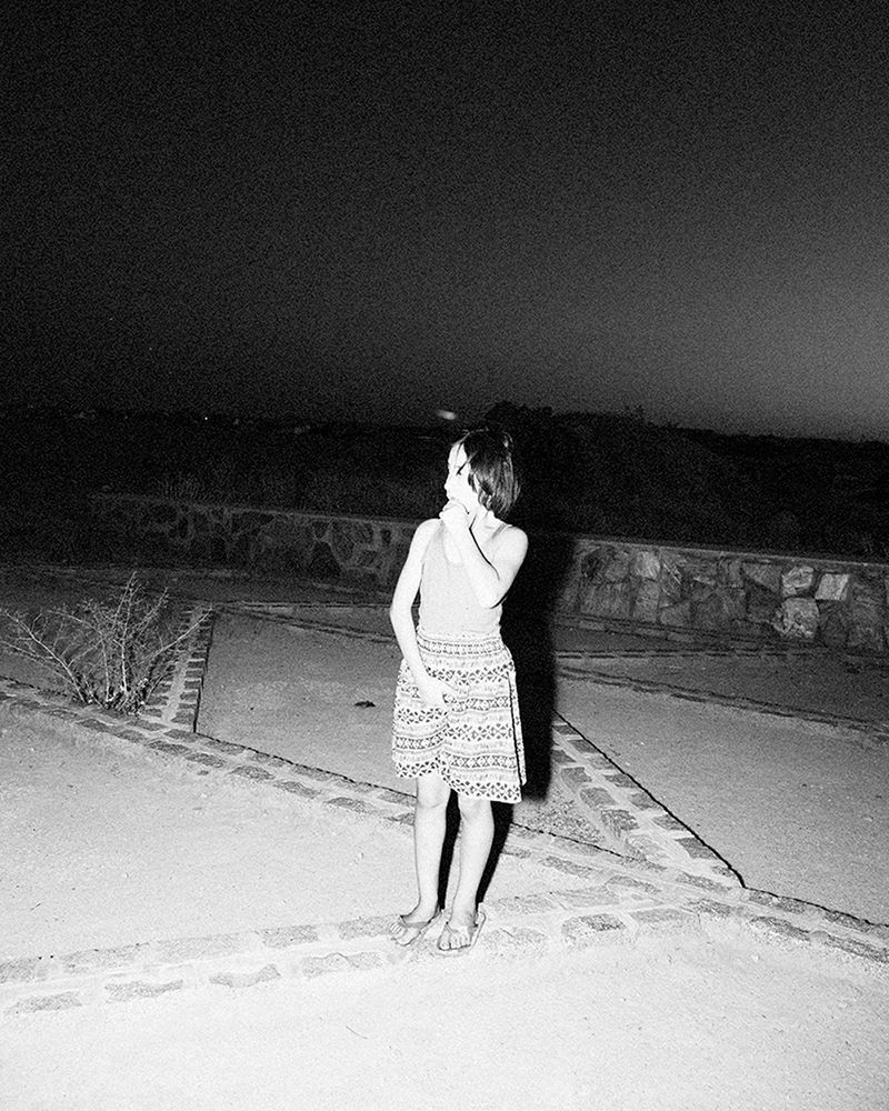 © Nathalie Mohadjer - jung girl at dusk