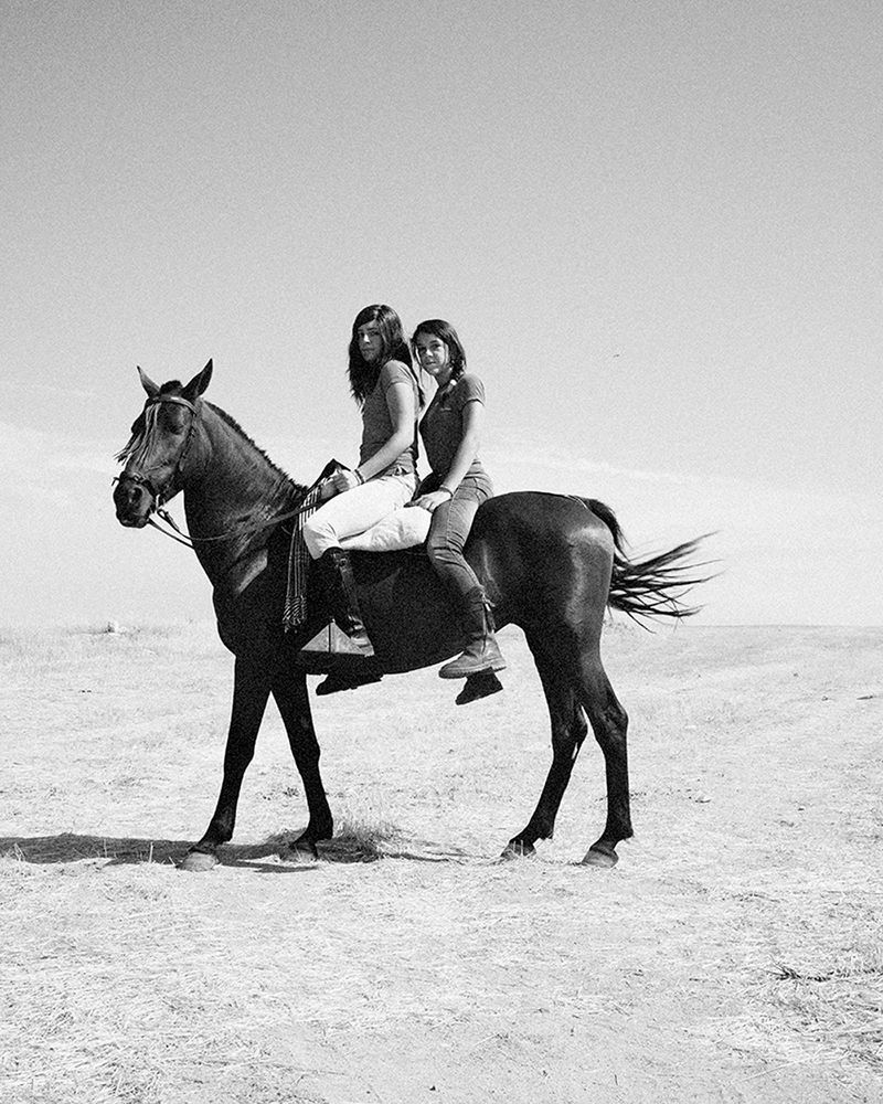 © Nathalie Mohadjer - Two girls on horse