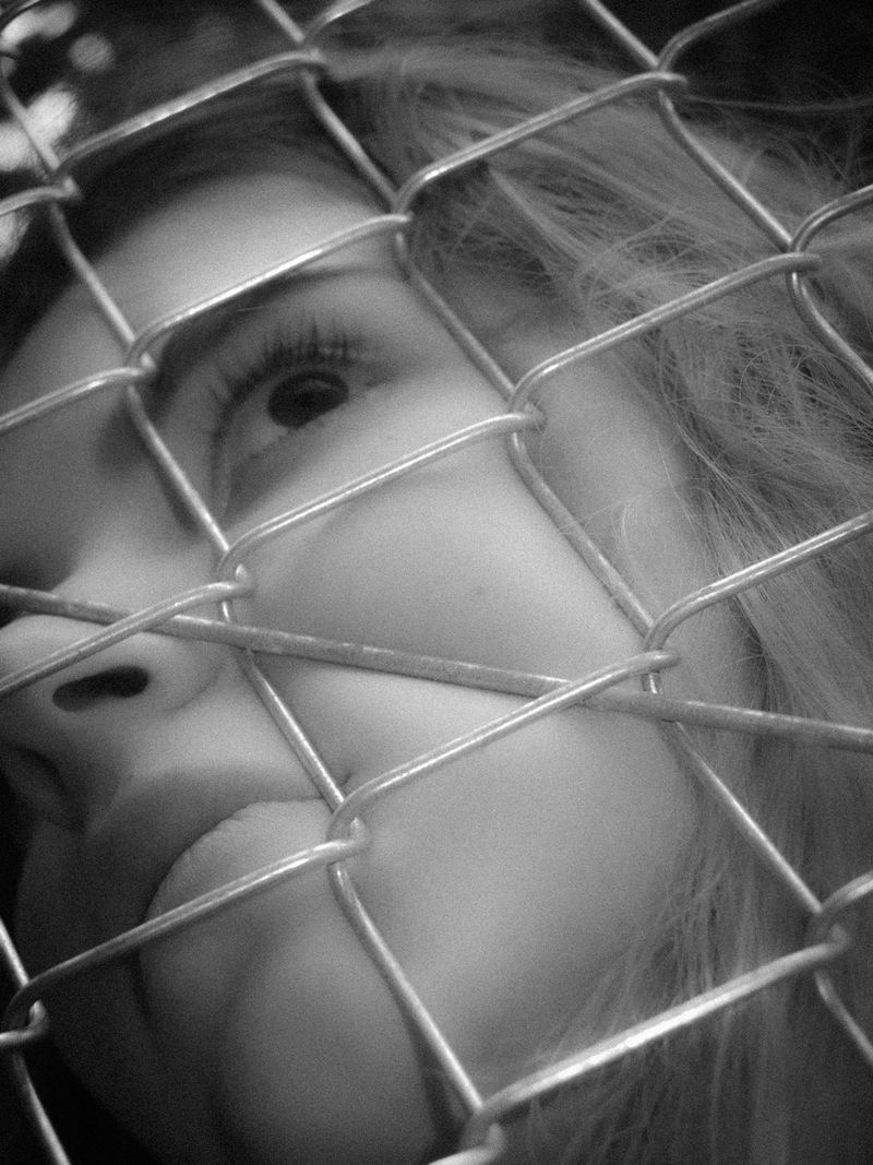 © Yevheniia Semenova - Image from the Camouflage / Sisterhood photography project