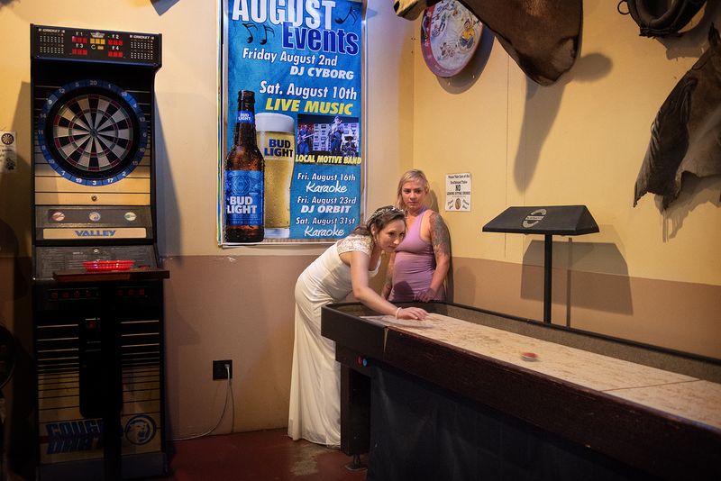 © Daria Addabbo - Wedding celebrations in a bar. Bishop, California. August 2019