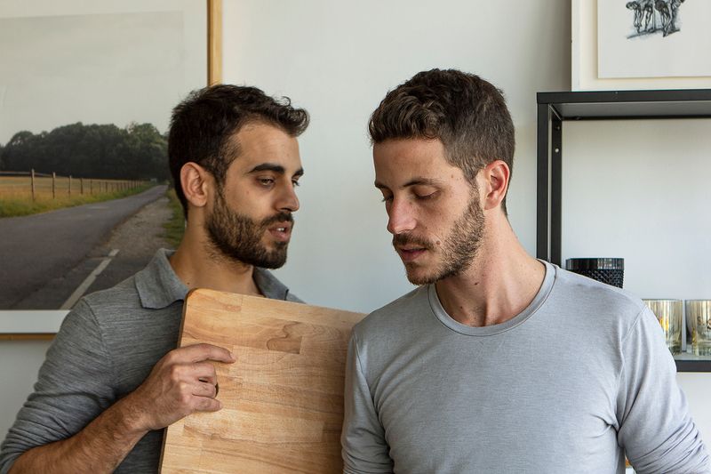 © Ekaterina Bodyagina - Palestinian Israeli Mohammad and Jewish Israeli Imri in their apartment in Tel-Aviv