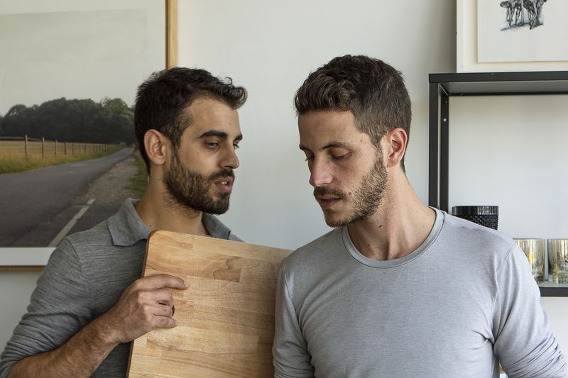 © Ekaterina Bodyagina - Palestinian Israeli Mohammad and Jewish Israeli Imri in their apartment in Tel-Aviv