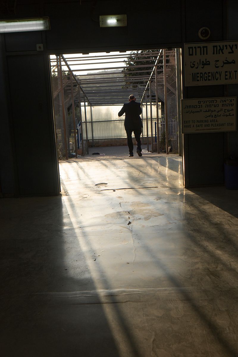 © Ekaterina Bodyagina - A Palestinian crossing the border to Israel in Betlehem after an interrogation at the blockpost