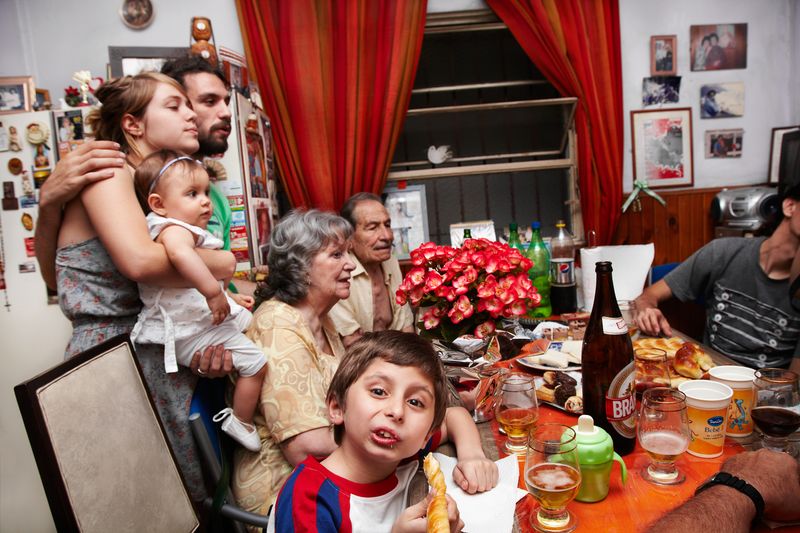 © Cecilia Reynoso - Family gathering