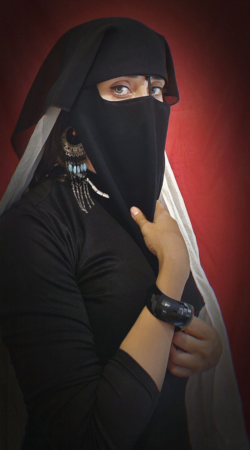 © Aida - She was beautiful, yet she always kept herself within the bounds of restraint."