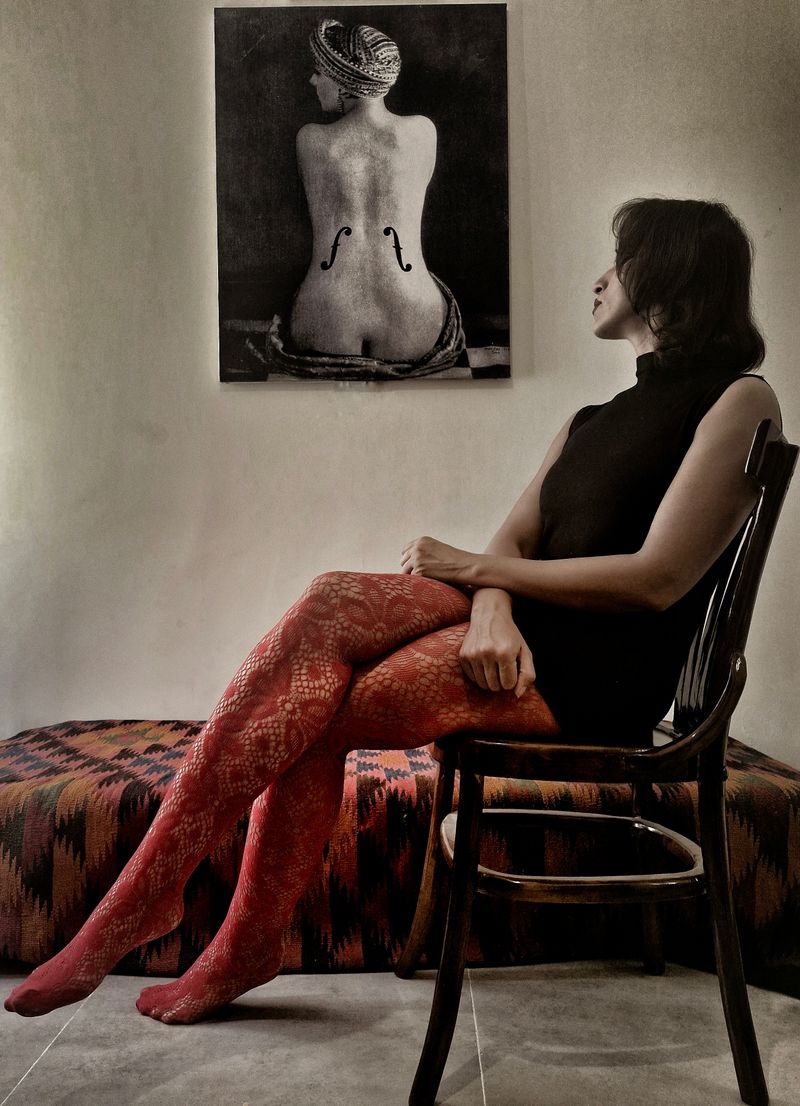 © Aida - "Educated and a descendant of the Qajar king, she was exiled to Shahr-e No."