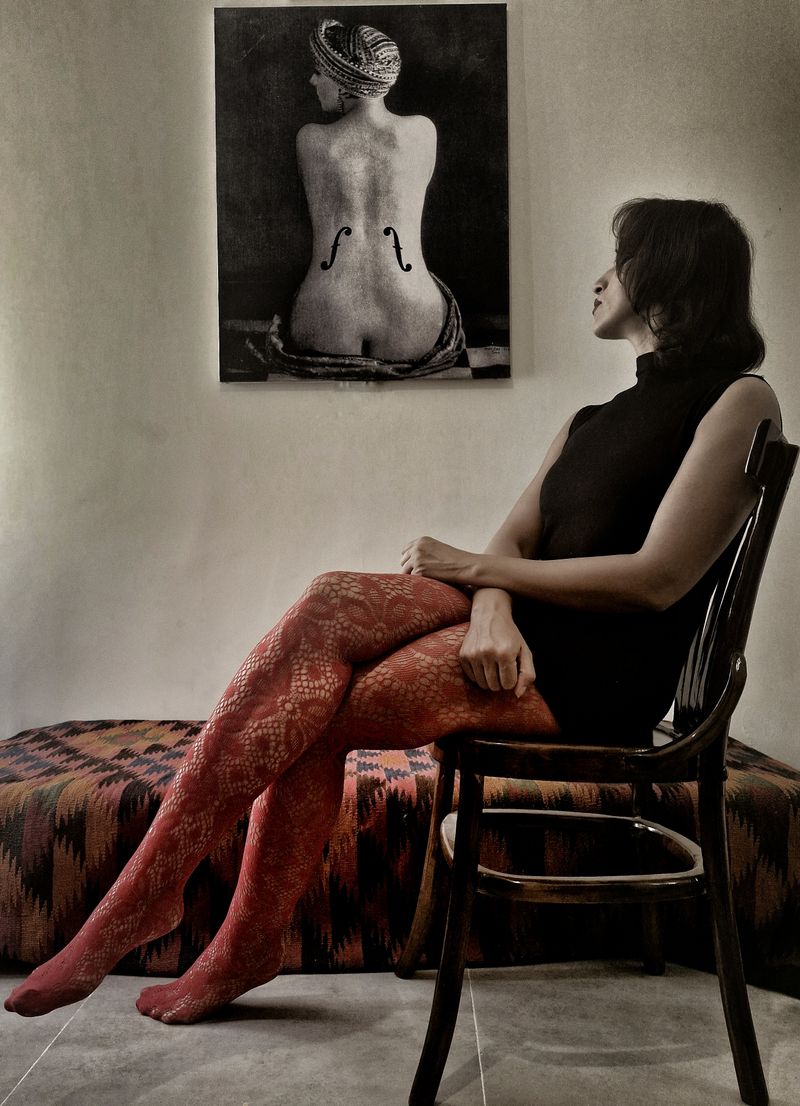 © Aida - "Educated and a descendant of the Qajar king, she was exiled to Shahr-e No."