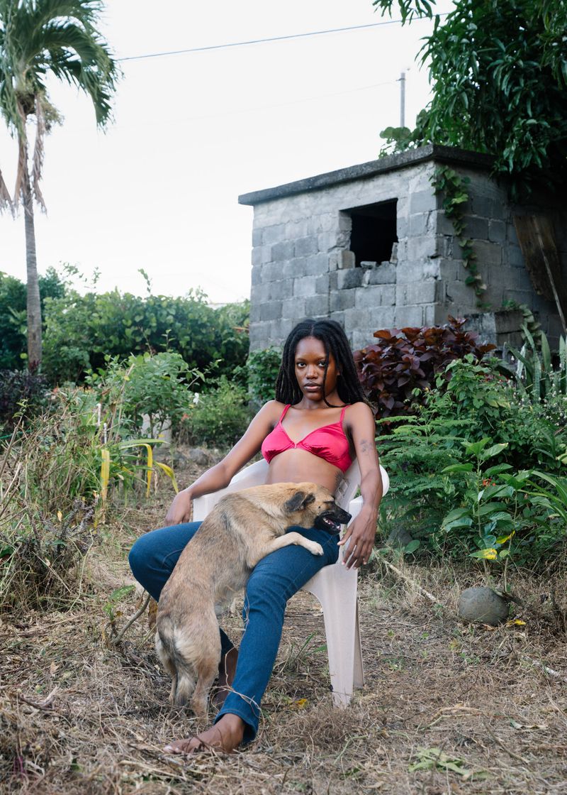 © Sarah Jade Sullivan - Ahbigayl in her backyard