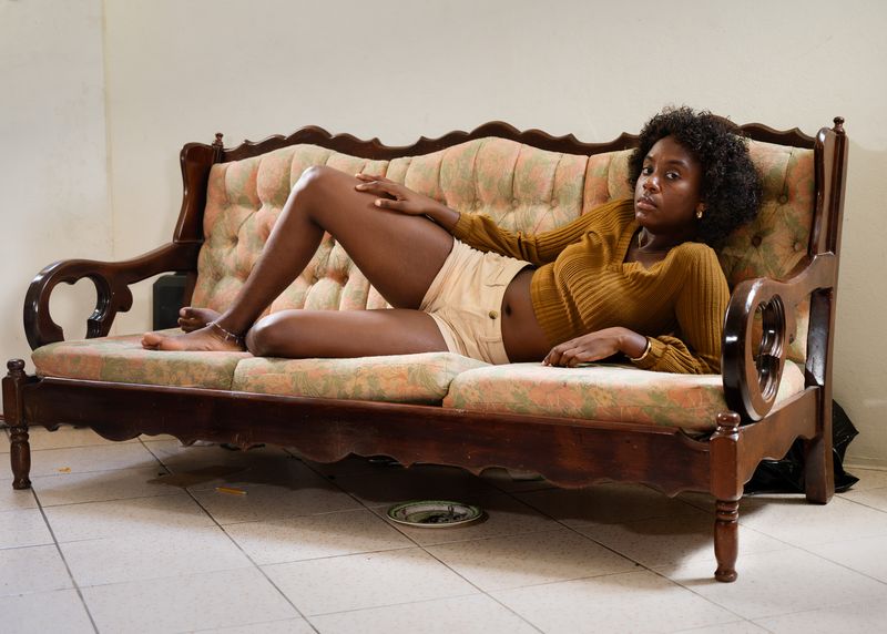 © Sarah Jade Sullivan - Chenese in the living room of her parents