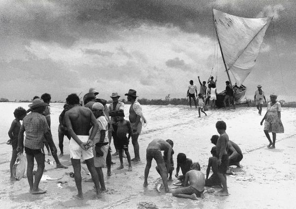 © Sergio Fadul - 1.	Return of the Sail — Ceará, 1995(Arrival of the jangada — Guriú)