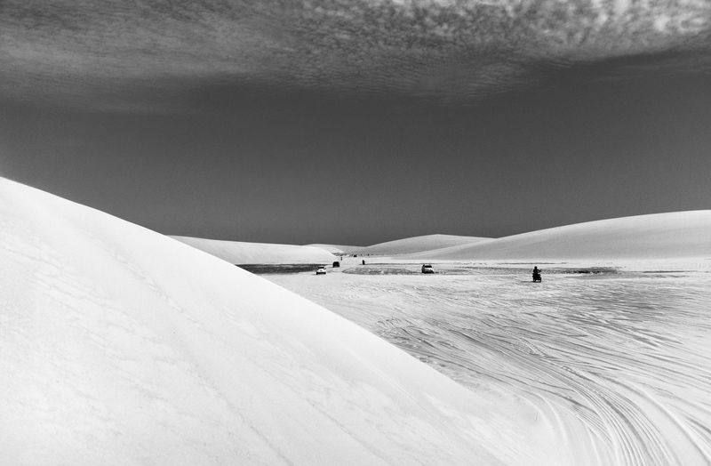 © Sergio Fadul - 9.	Authorized Movement — Ceará, 2026(Vehicles crossing dunes — Jericoacoara)