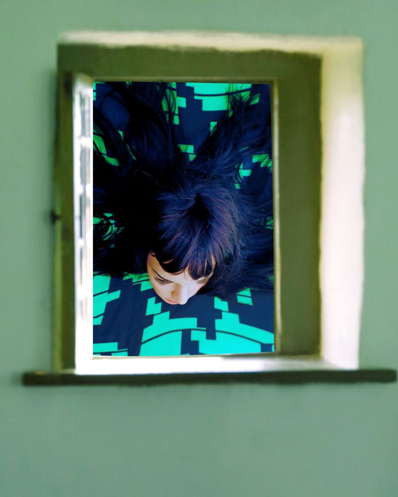 © Nasrah Omar - A disembodied figure (embodying the folkloric banshee/churail/petni/la llorona) silently keens in an interstitial realm.