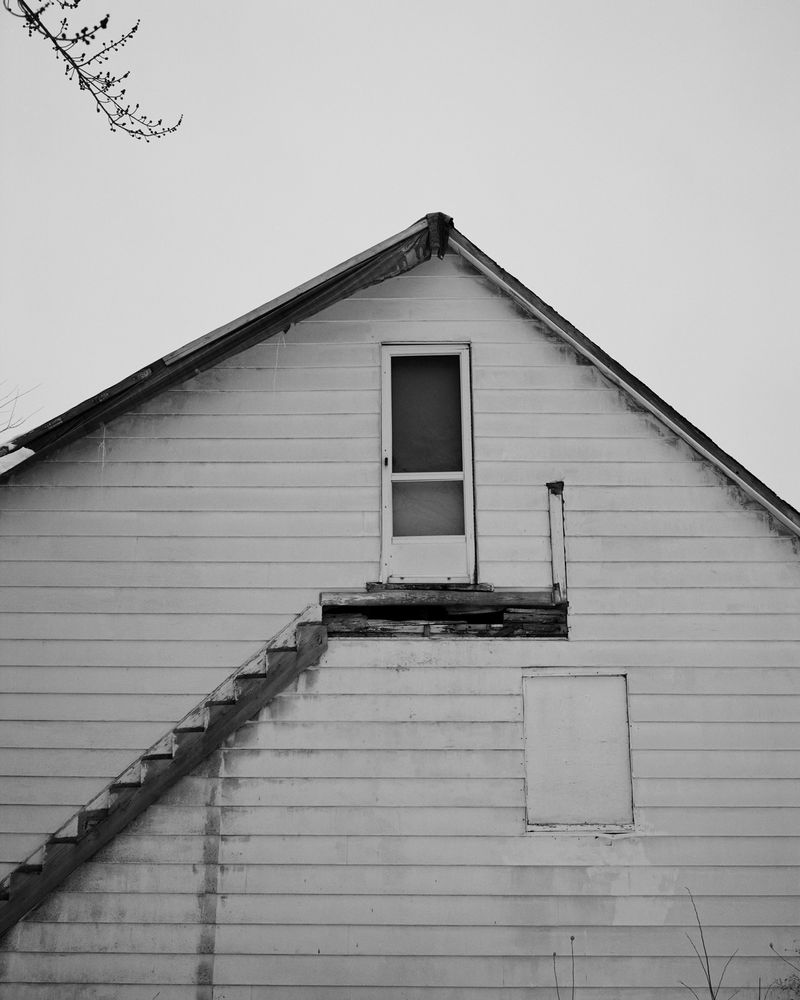 © Matt Eich - Exit through the side door, Cleveland, Ohio. 2016.