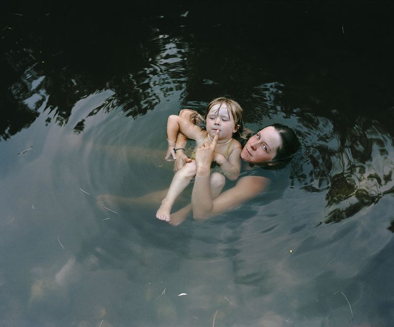 © Jo Ann Walters - 19_mother and daughter in pond, from the series Vanity + Consolation, 1988-present