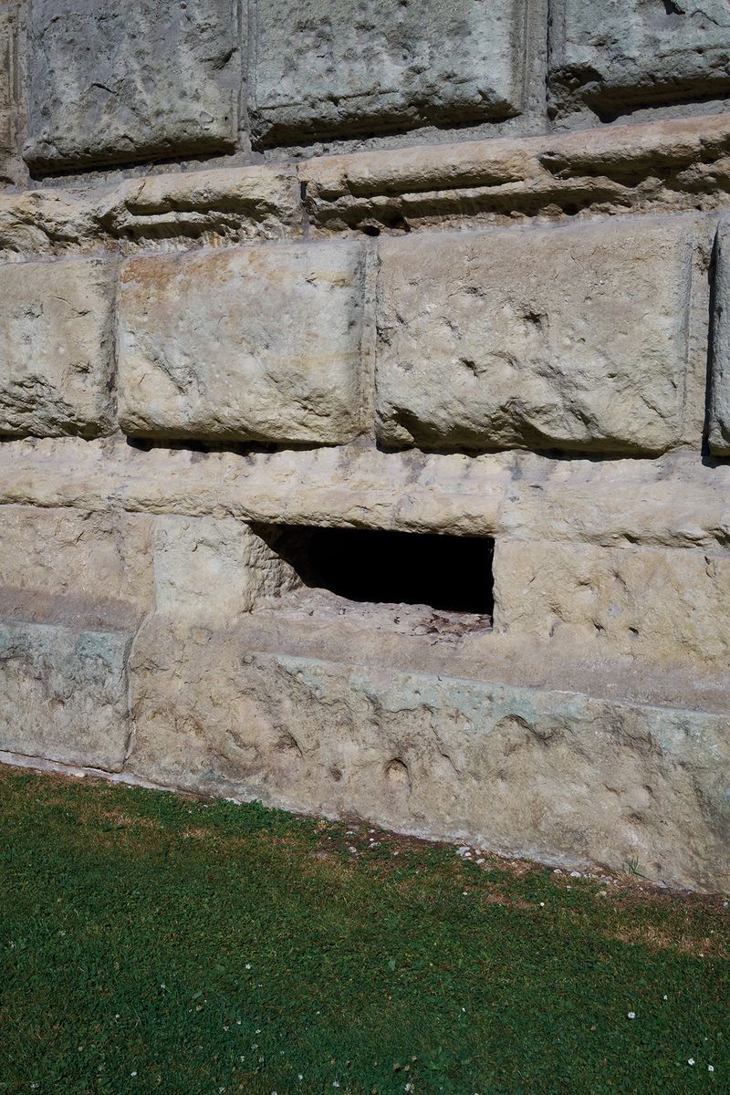 © Jens Masmann - Black hole inside an even grid