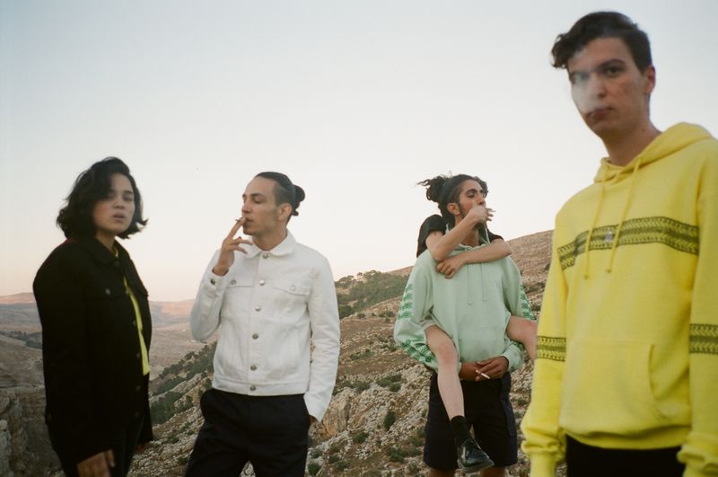 © Melissa COLLETT - Abed, Sanad, Nadya, Mirel and Ace having a cigarette, when hanging out in Nablus.