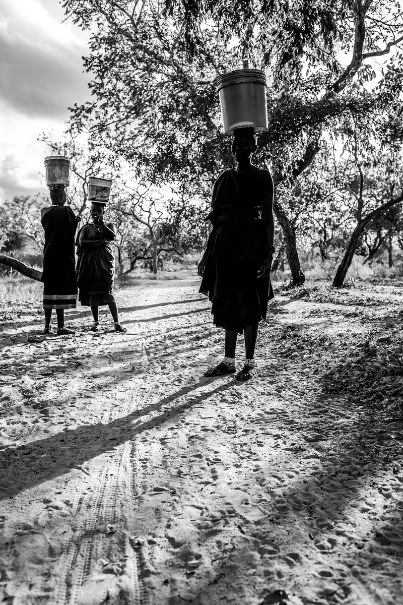 © Carla Kogelman - women collect their groceries