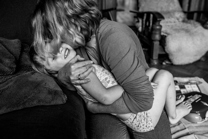 © Carla Kogelman - hugging mum